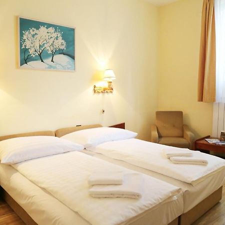 Hotel Bara Gellert Budapest Luaran gambar