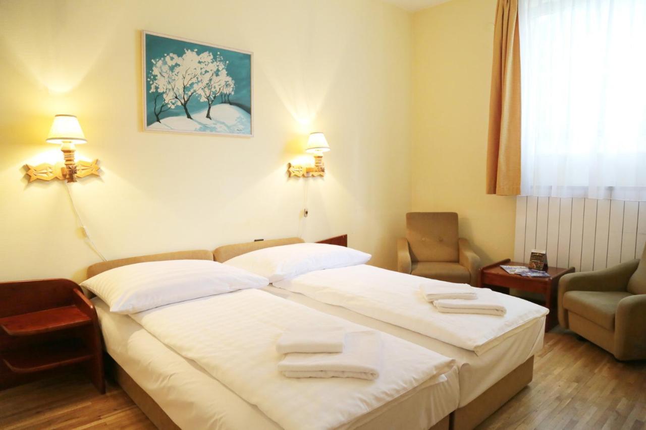 Hotel Bara Gellert Budapest Luaran gambar